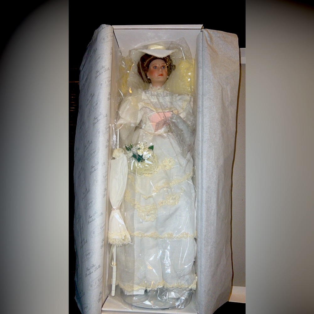 Ashton Drake Classic Brides of the Century Flora-1900's Bride - New in Box
